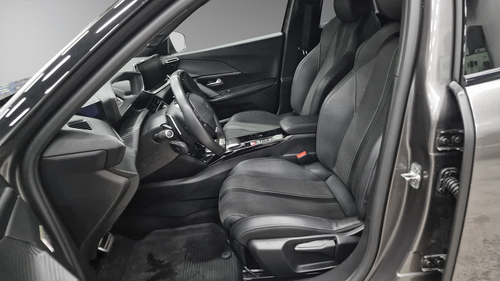 PEUGEOT 2008 II 1.5 BLUEHDI 130 S&S GT EAT8 - Image 13