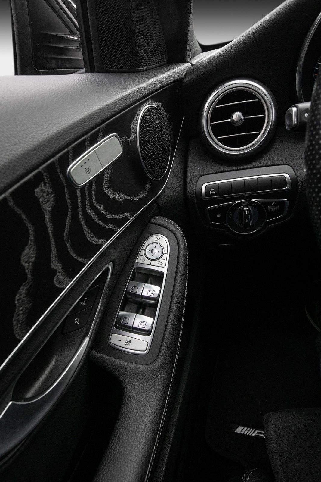 MERCEDES-BENZ CLASSE C IV 220 D 194 CH AMG LINE 4MATIC 9G-TRONIC - Image 18