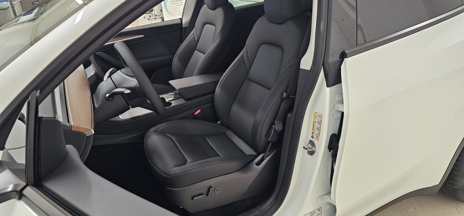 TESLA MODEL Y LONG RANGE BLANC 2023 - Image 10