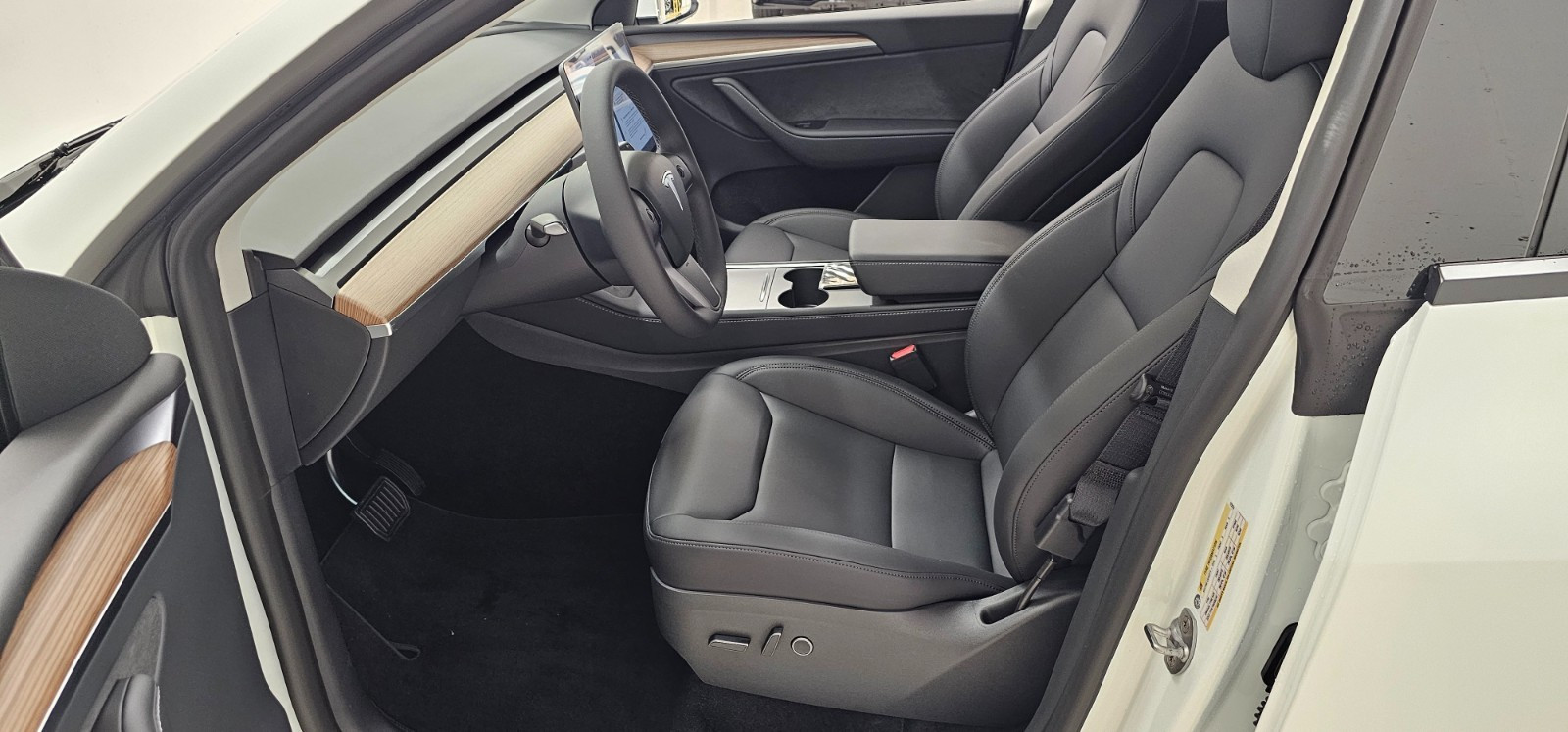 TESLA MODEL Y LONG RANGE BLANC 2023 - Image 13