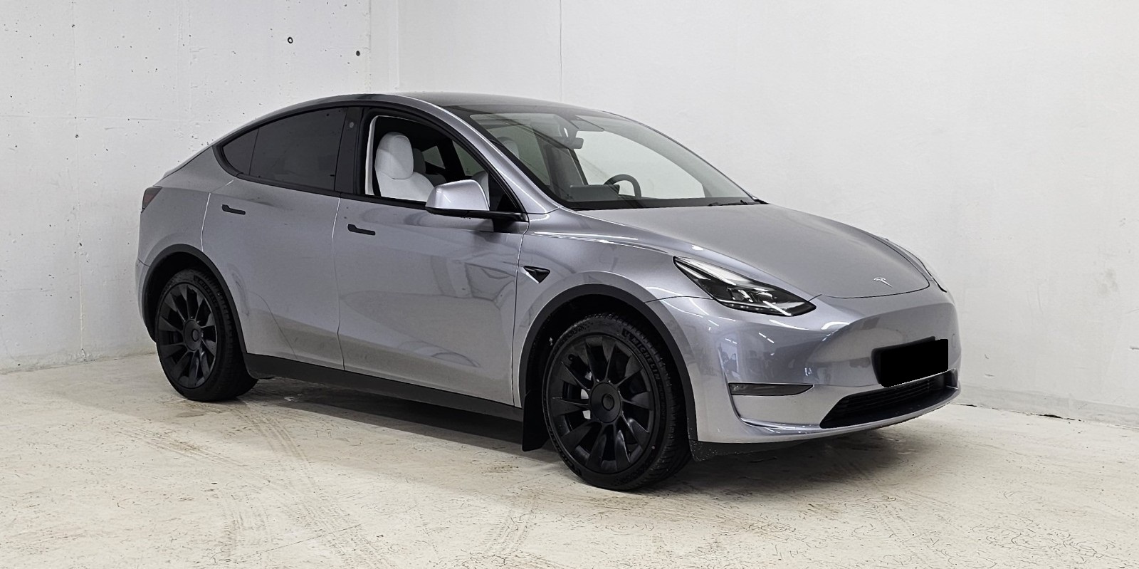 TESLA MODEL Y LONG RANGE QUICKSILVER 2023 - Image 2