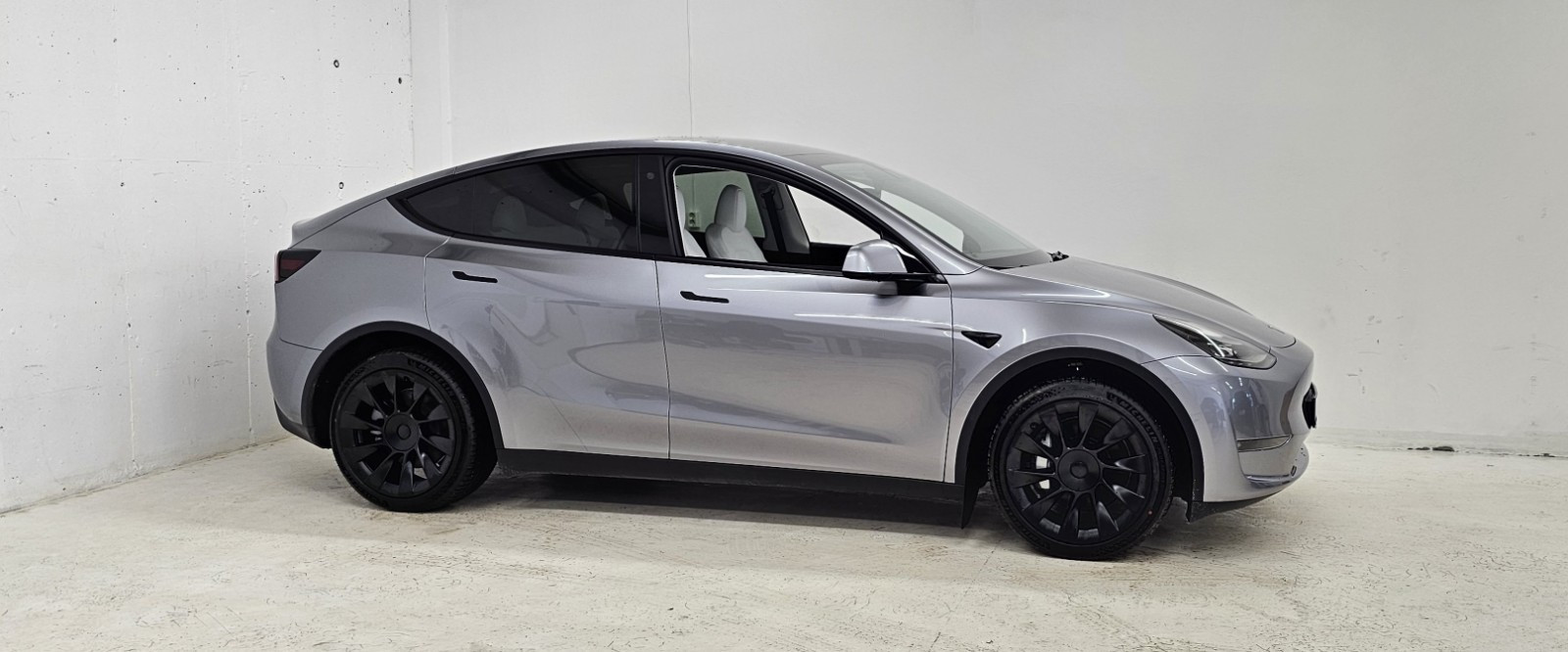 TESLA MODEL Y LONG RANGE QUICKSILVER 2023 - Image 3