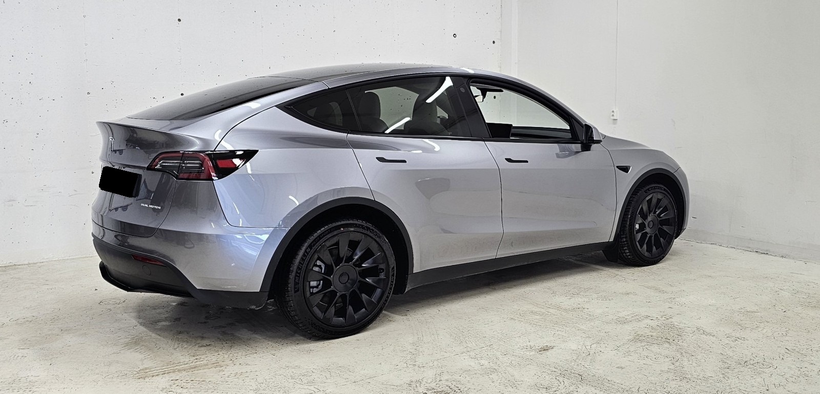 TESLA MODEL Y LONG RANGE QUICKSILVER 2023 - Image 5