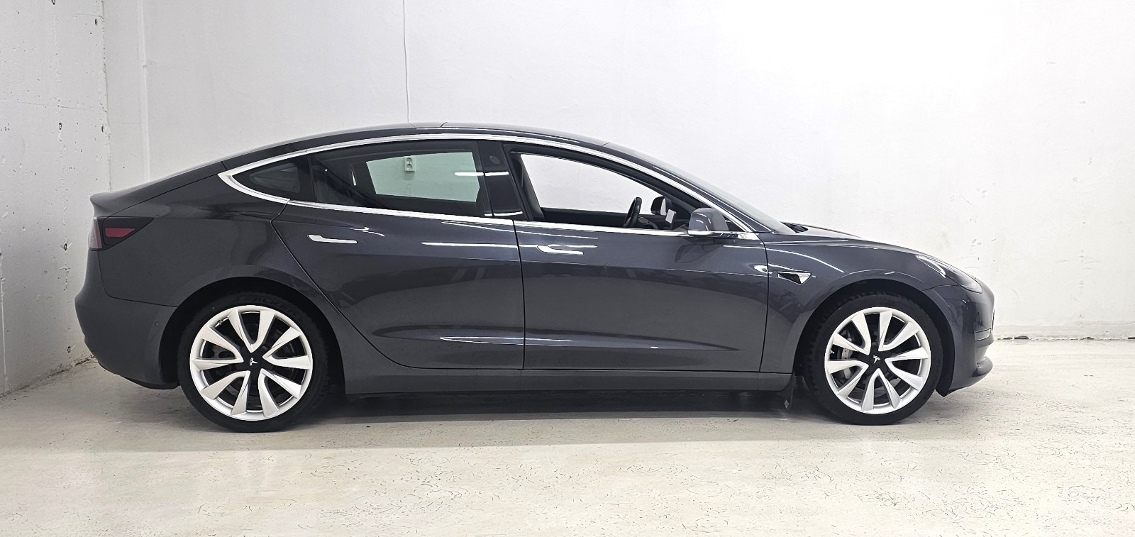 TESLA MODEL 3 LONG RANGE DUAL MOTOR - Image 4