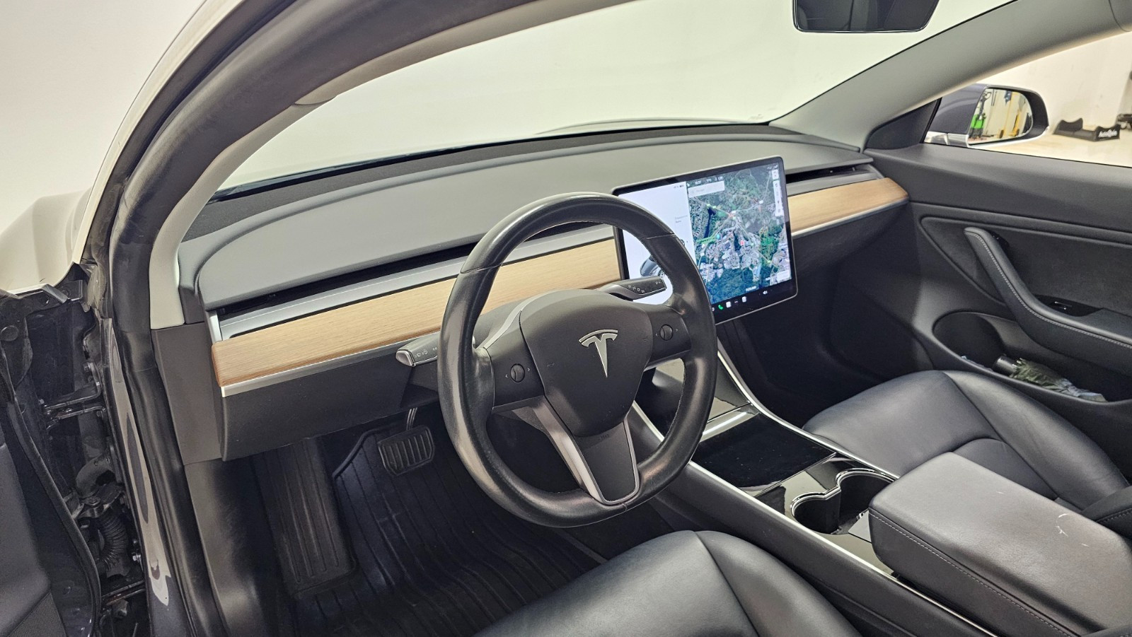 TESLA MODEL 3 LONG RANGE DUAL MOTOR - Image 9