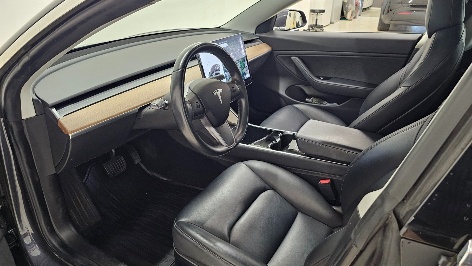 TESLA MODEL 3 LONG RANGE DUAL MOTOR - Image 10