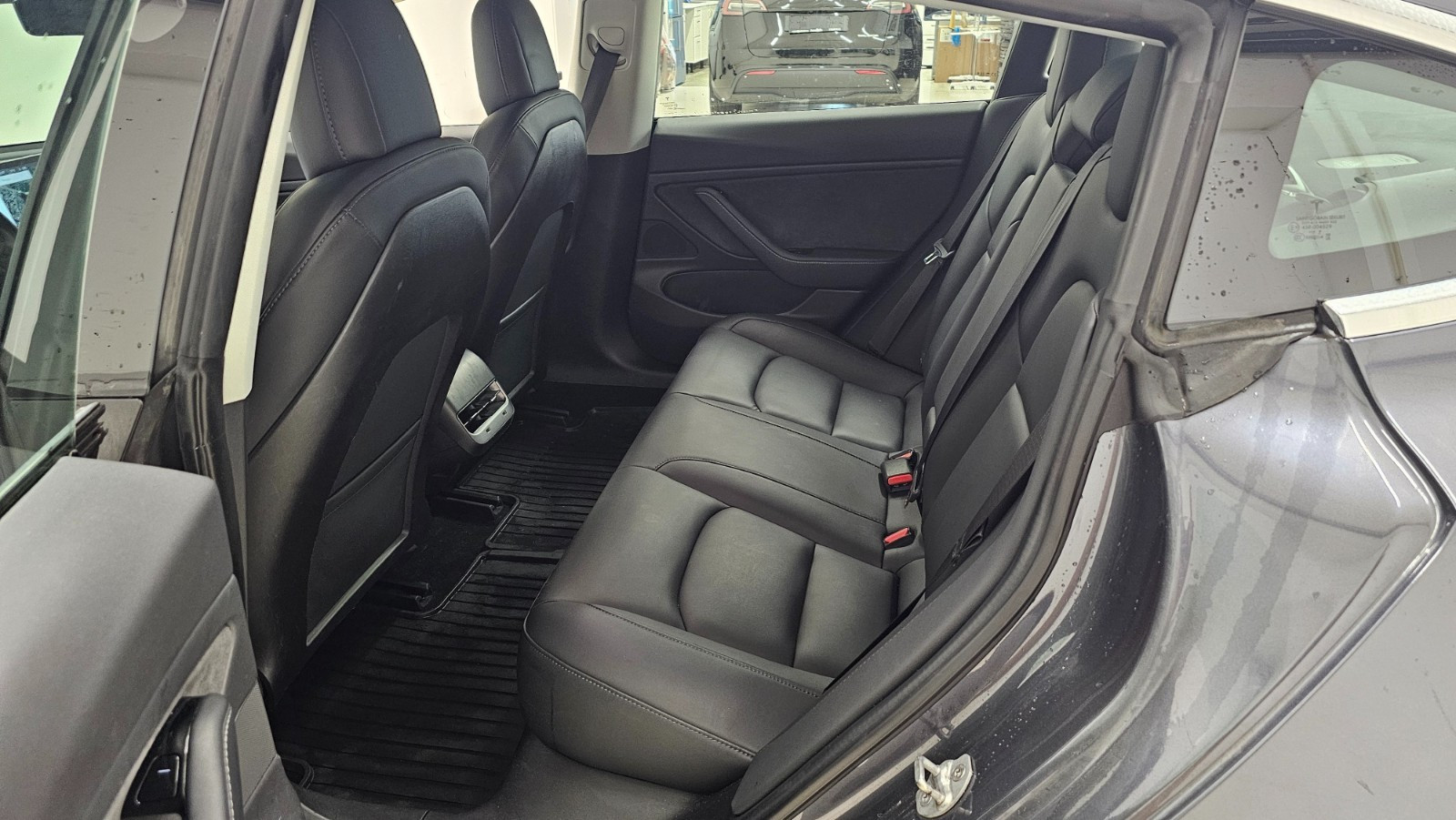 TESLA MODEL 3 LONG RANGE DUAL MOTOR - Image 11