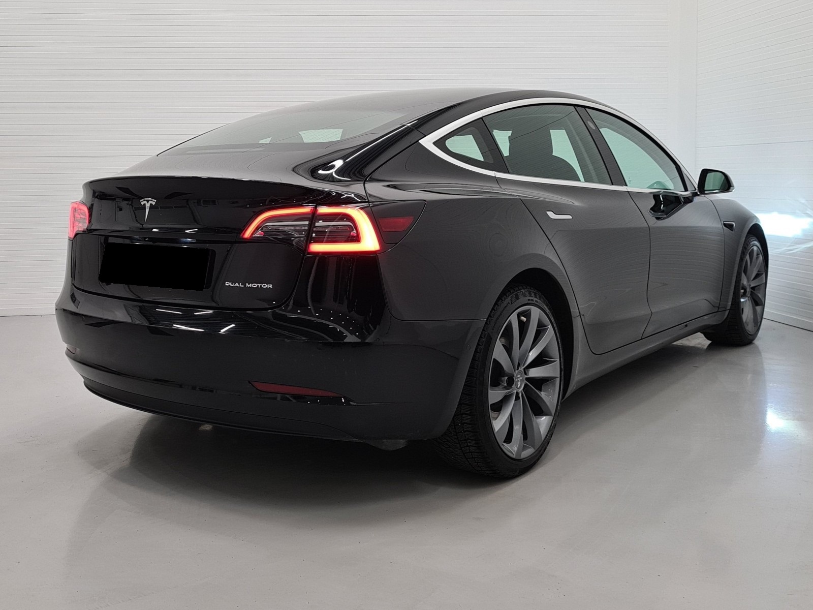 TESLA MODEL 3 LONG RANGE DUAL MOTOR - Image 6