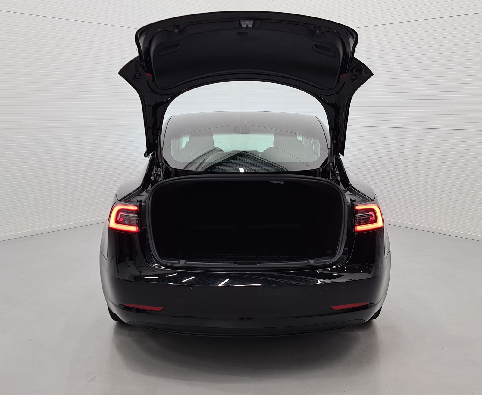 TESLA MODEL 3 LONG RANGE DUAL MOTOR - Image 8