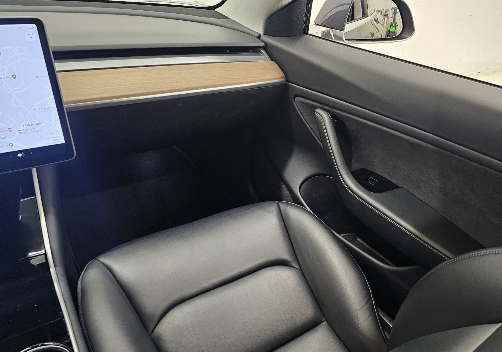 TESLA MODEL 3 LONG RANGE DUAL MOTOR - Image 15