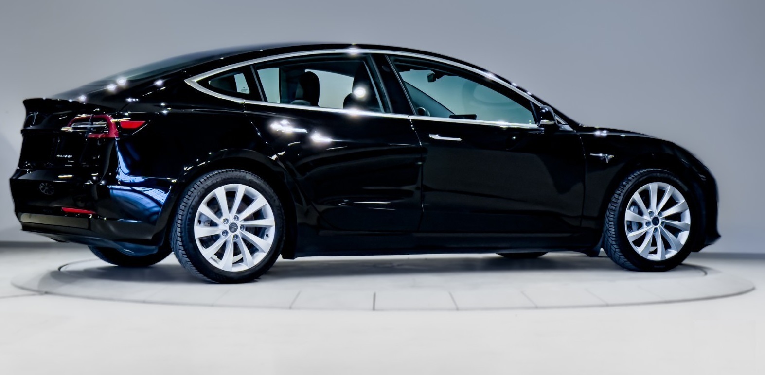 TESLA MODEL 3 LONG RANGE DUAL MOTOR - Image 5