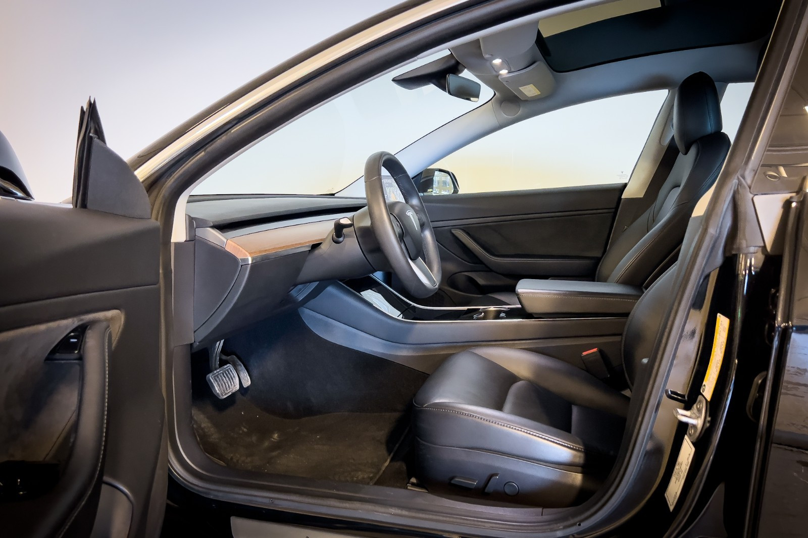 TESLA MODEL 3 LONG RANGE DUAL MOTOR - Image 9