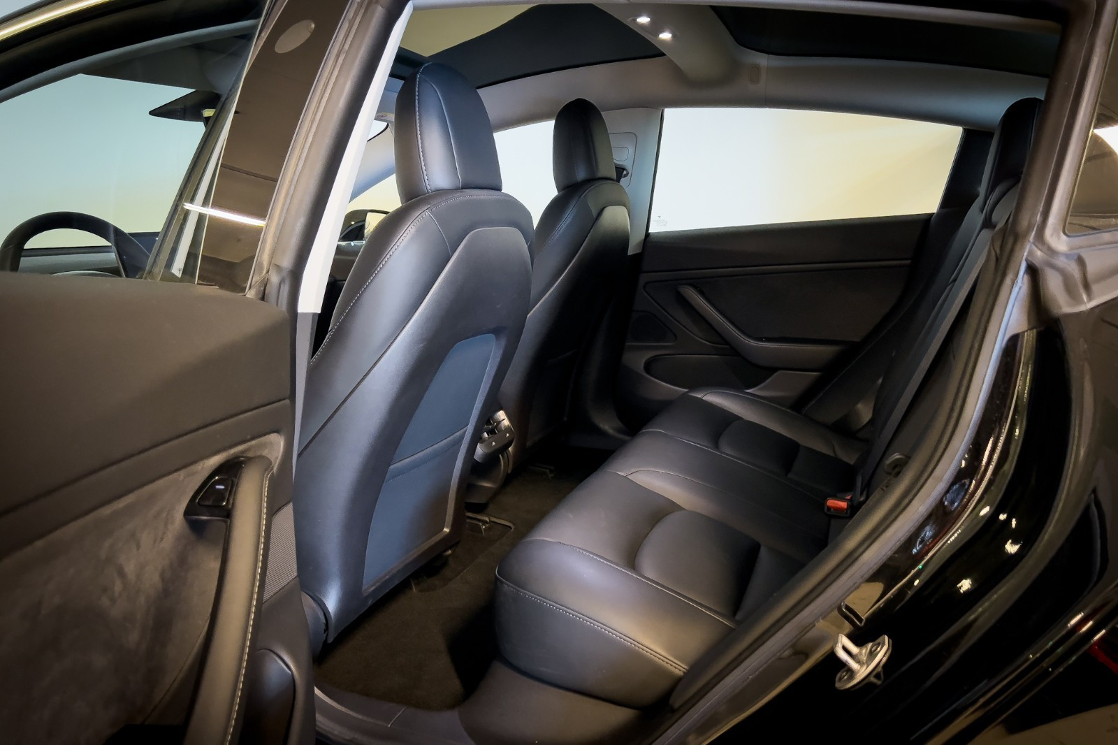 TESLA MODEL 3 LONG RANGE DUAL MOTOR - Image 11