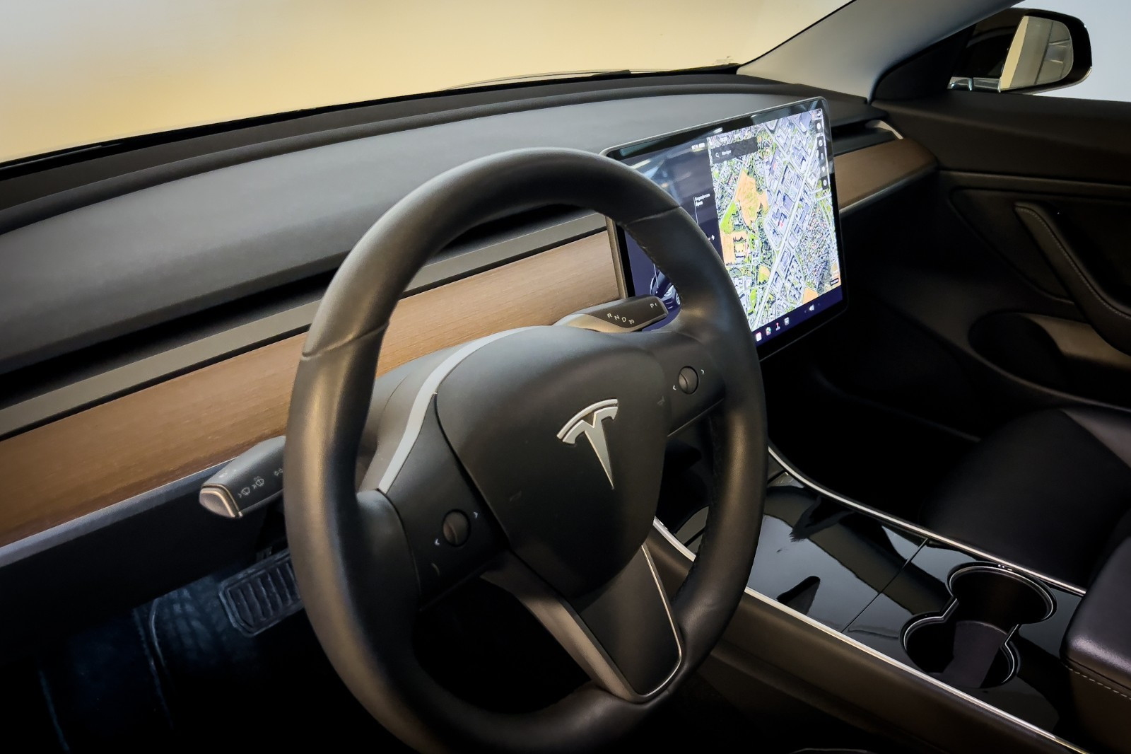 TESLA MODEL 3 LONG RANGE DUAL MOTOR - Image 13