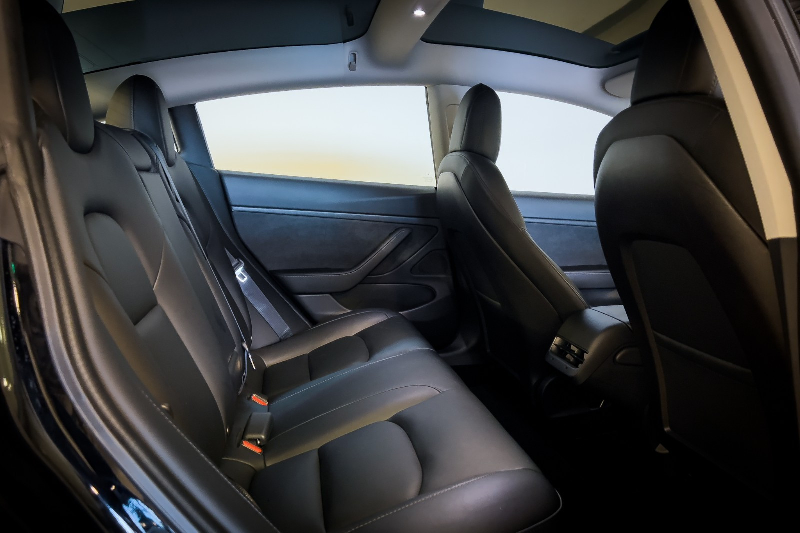 TESLA MODEL 3 LONG RANGE DUAL MOTOR - Image 16