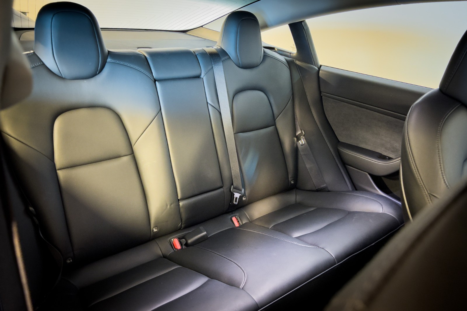 TESLA MODEL 3 LONG RANGE DUAL MOTOR - Image 17