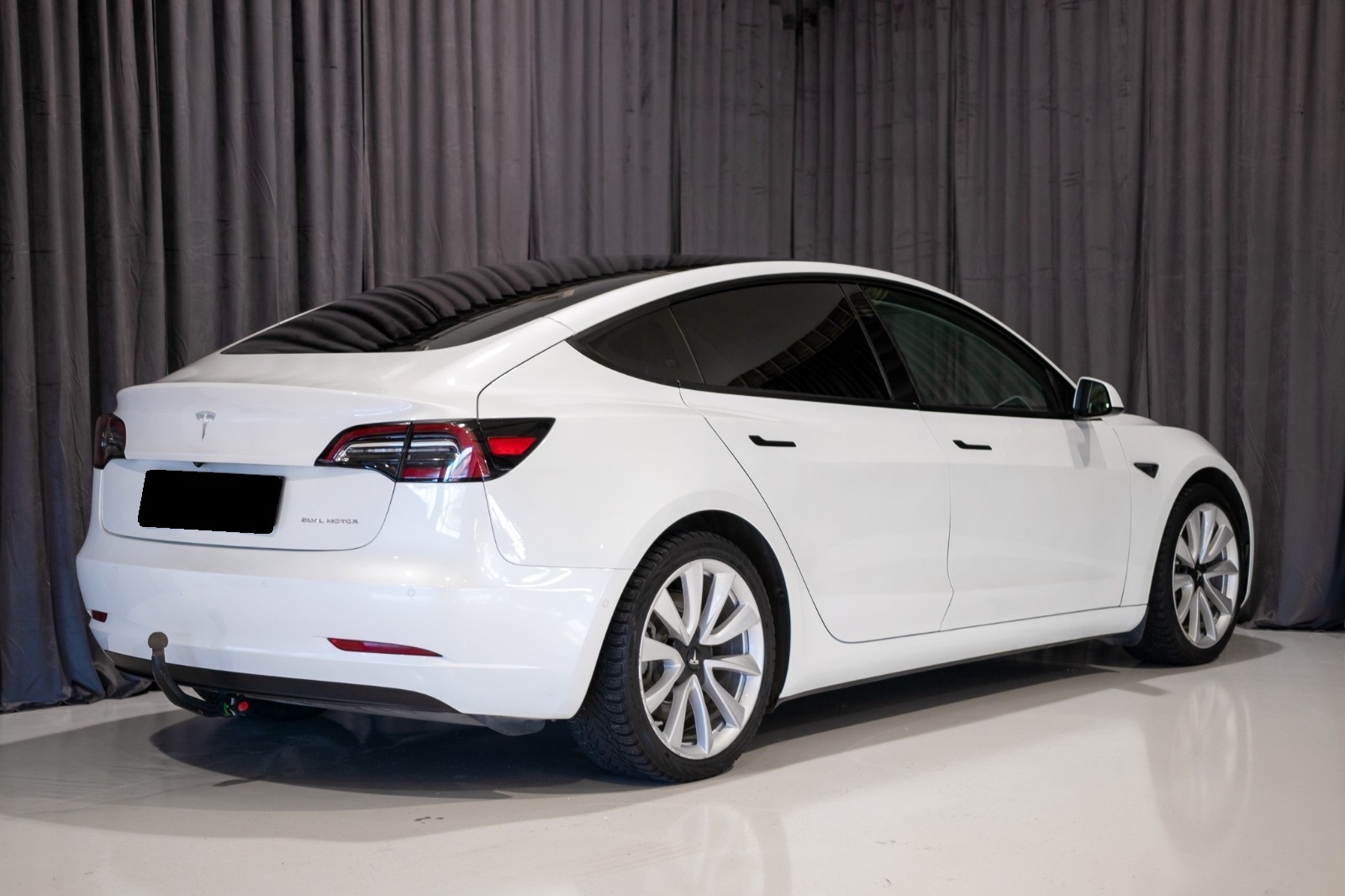 TESLA MODEL 3 LONG RANGE DUAL MOTOR - Image 2