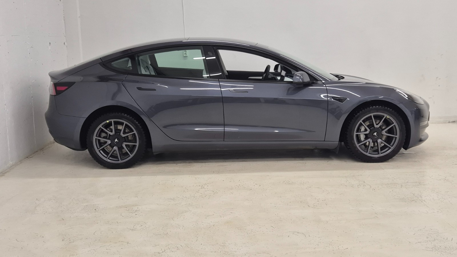TESLA MODEL 3 LONG RANGE DUAL MOTOR - Image 2
