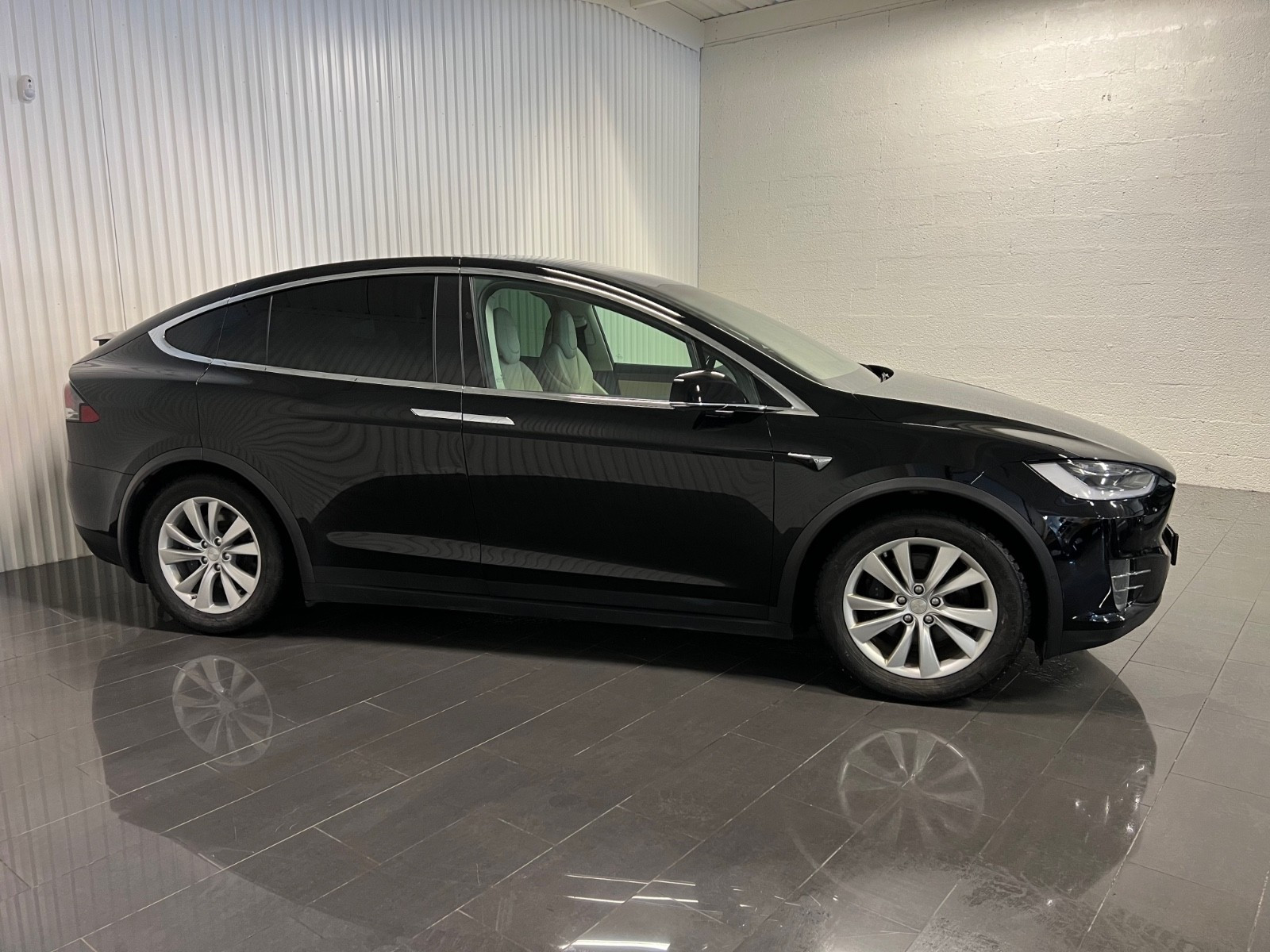 TESLA MODEL X 100D 7 PLACES DUAL MOTOR CHARGES GRATUITES SC01 - Image 2