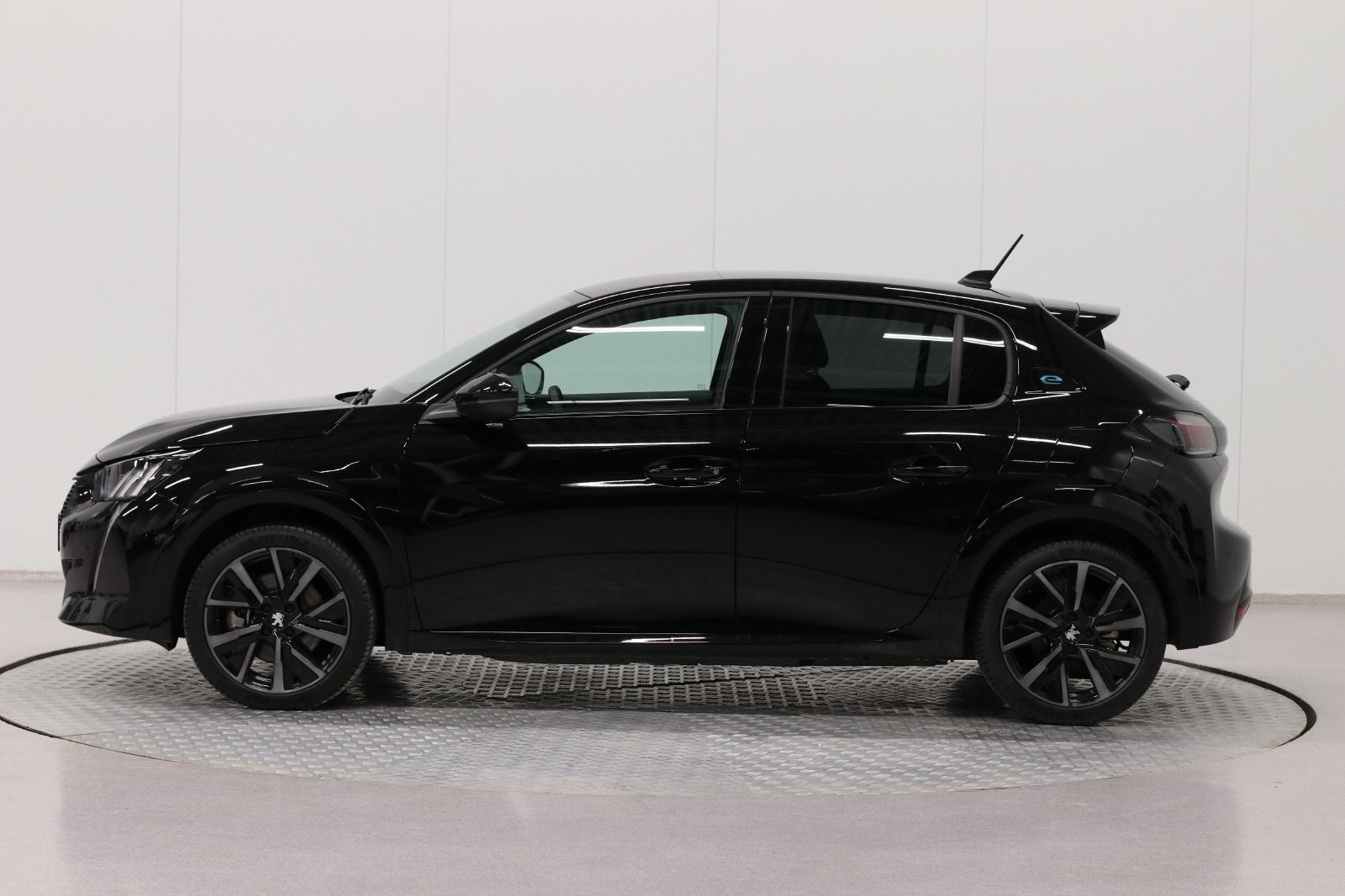 PEUGEOT E-208 136CH GT - Image 7