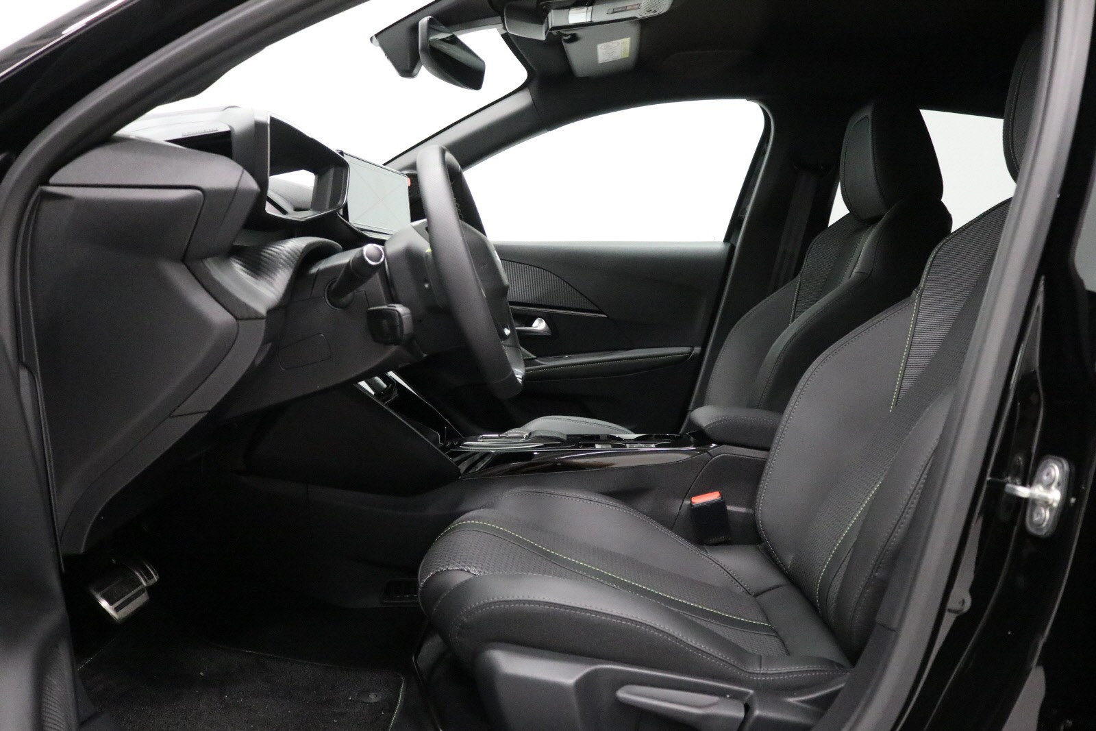 PEUGEOT E-208 136CH GT - Image 9