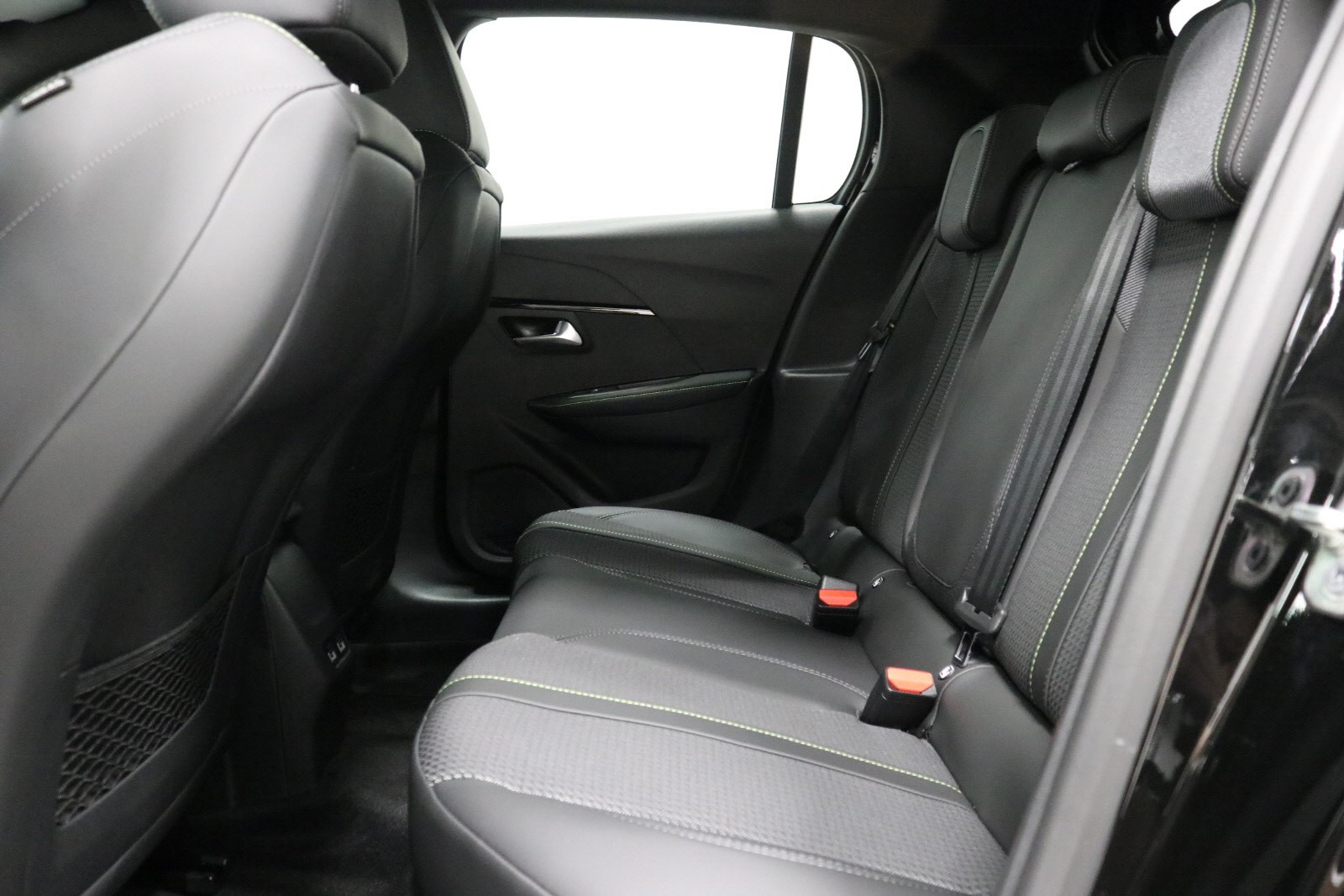 PEUGEOT E-208 136CH GT - Image 16