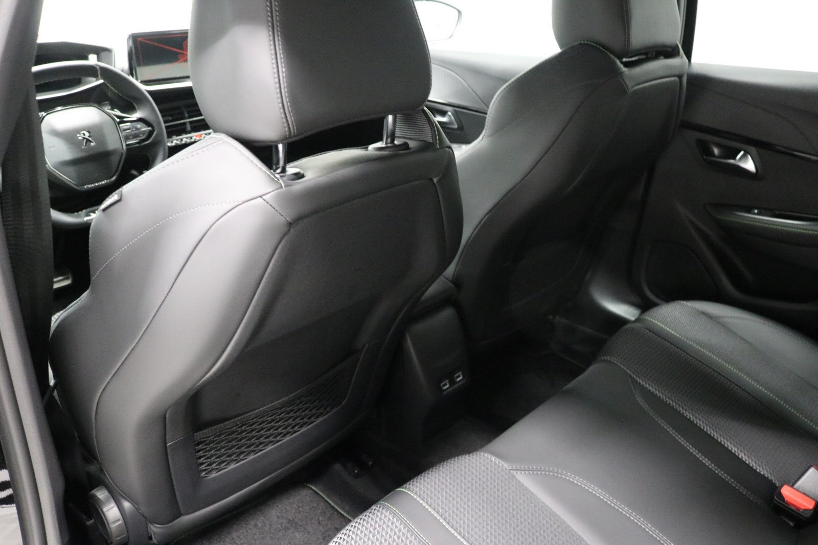 PEUGEOT E-208 136CH GT - Image 17