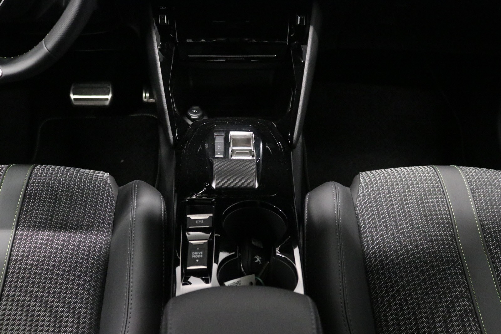 PEUGEOT E-208 136CH GT - Image 18