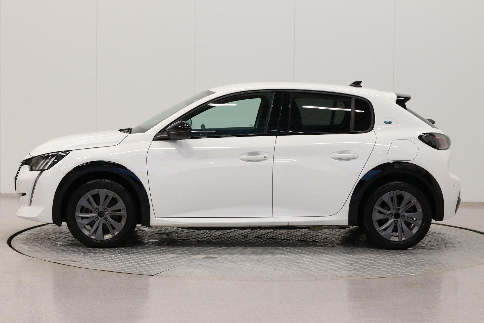 PEUGEOT E-208 136CH GT - Image 7