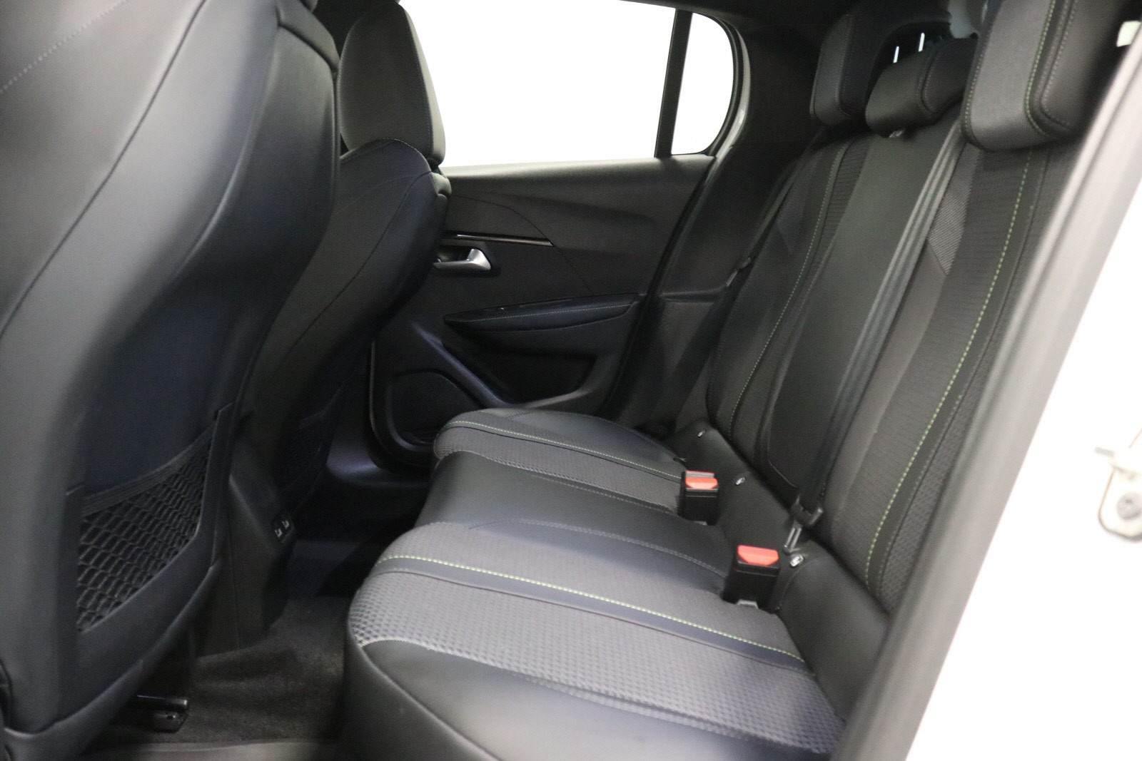 PEUGEOT E-208 136CH GT - Image 10