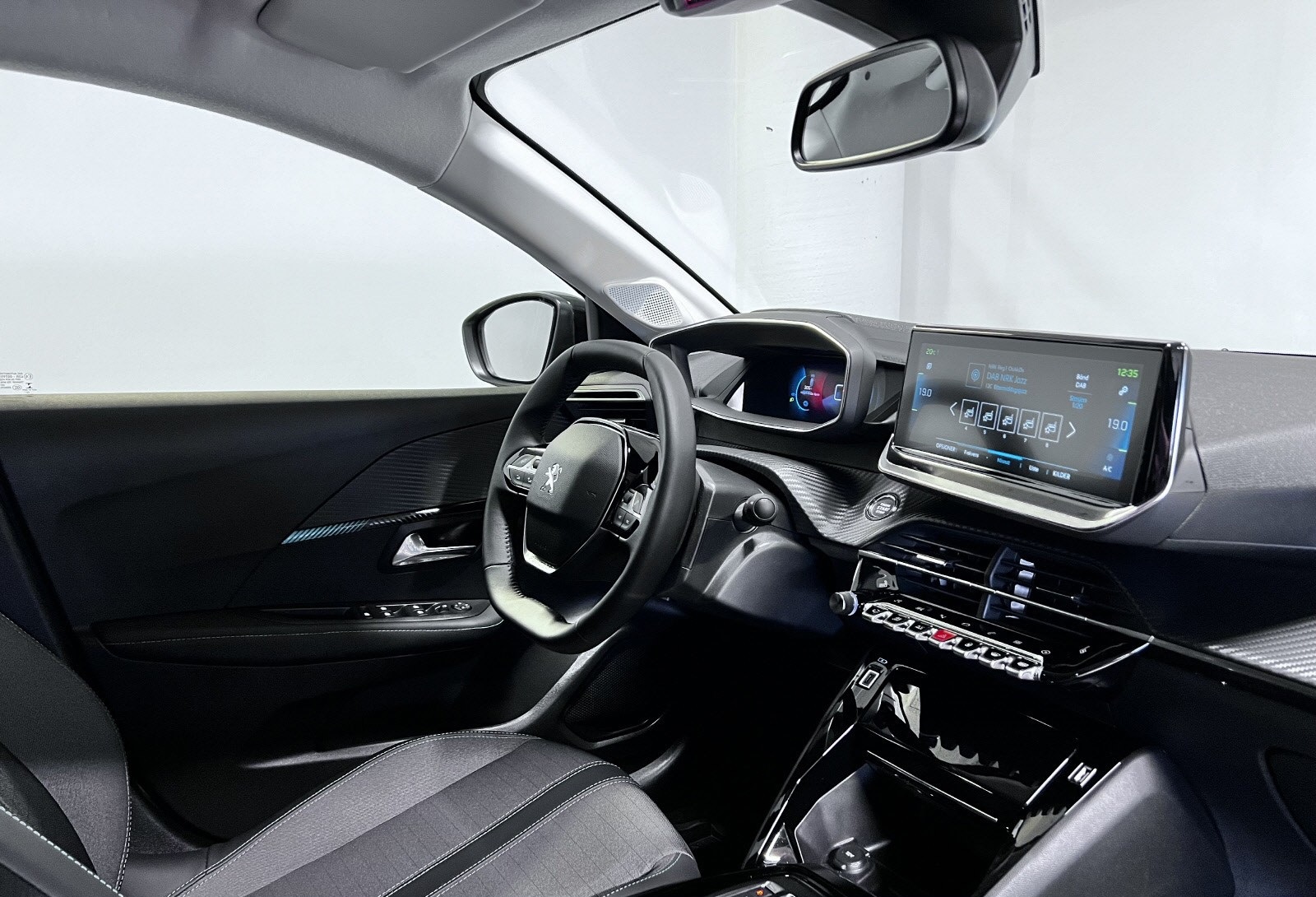 PEUGEOT E-208 136CH ALLURE - Image 10