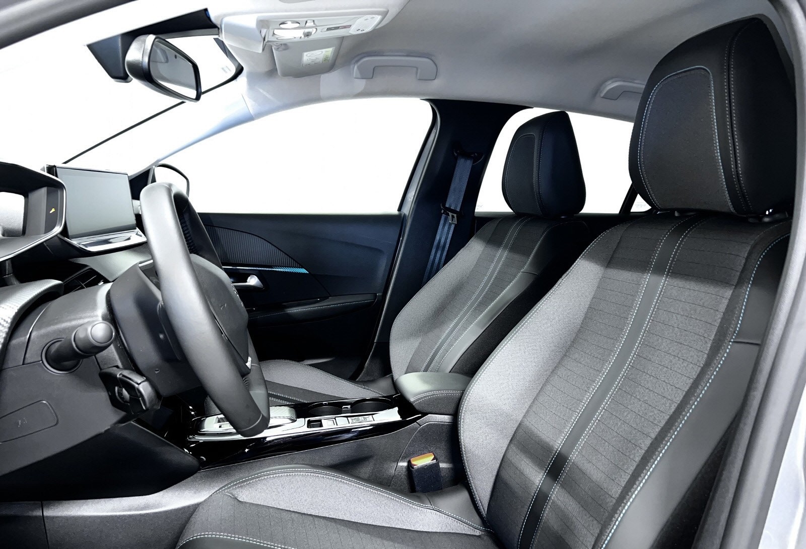 PEUGEOT E-208 136CH ALLURE - Image 11