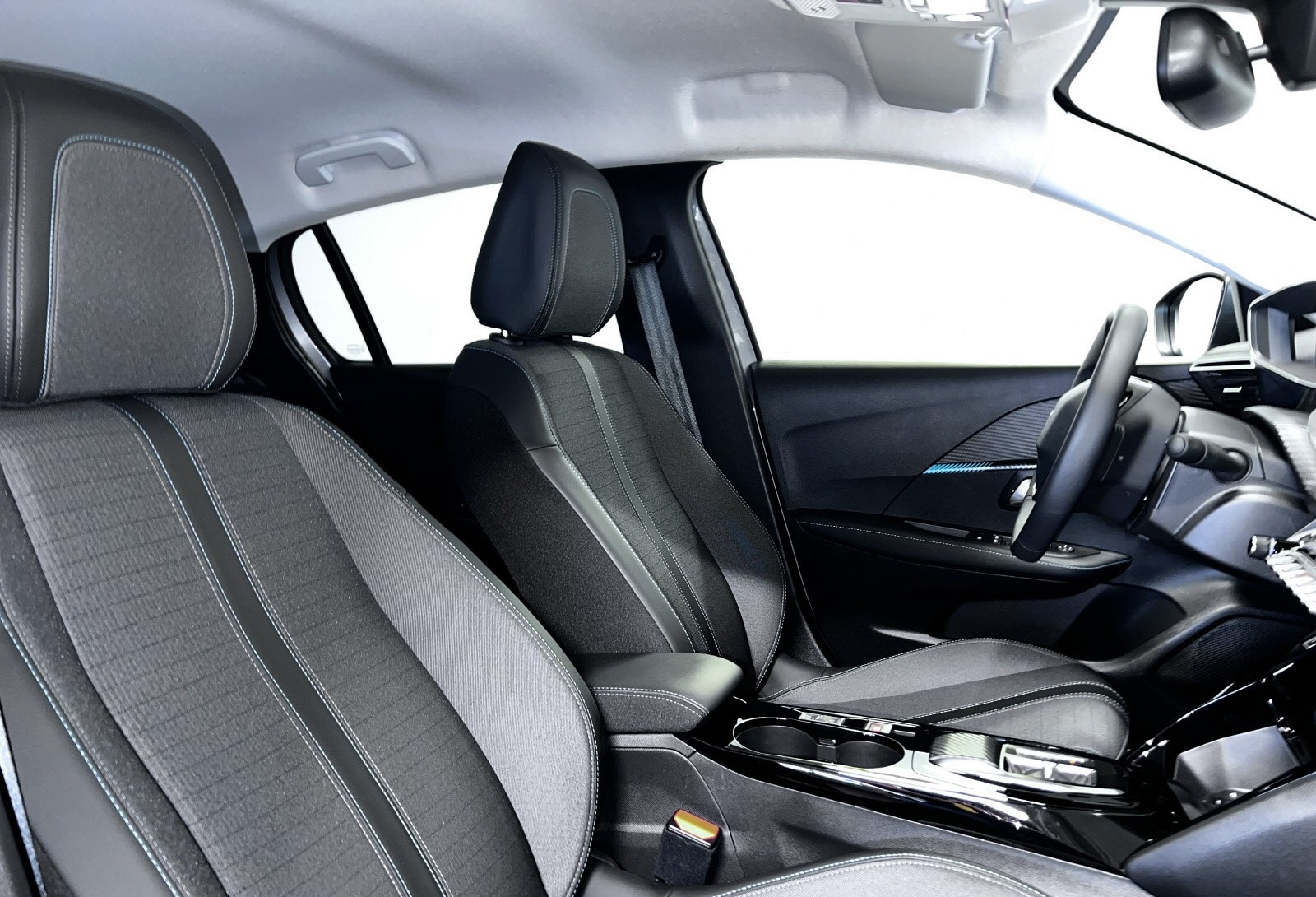 PEUGEOT E-208 136CH ALLURE - Image 13