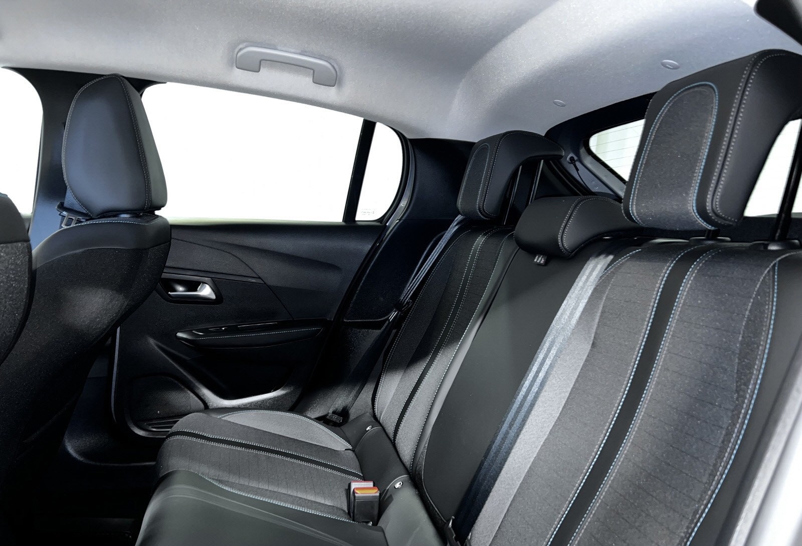 PEUGEOT E-208 136CH ALLURE - Image 15