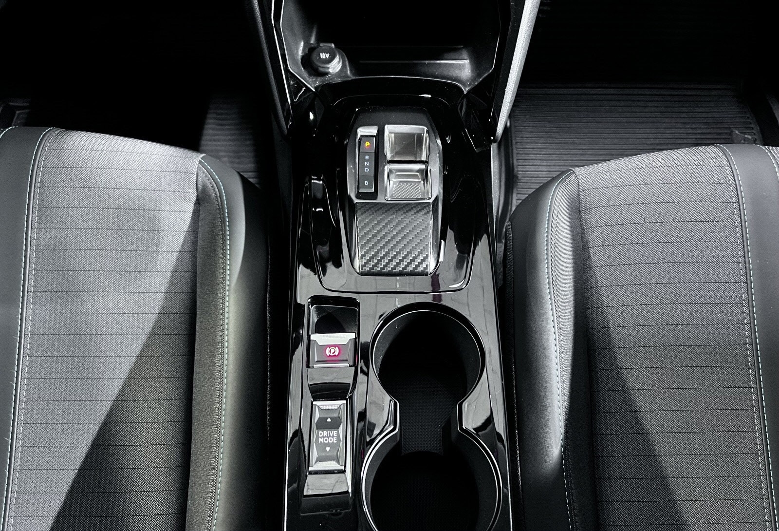 PEUGEOT E-208 136CH ALLURE - Image 20