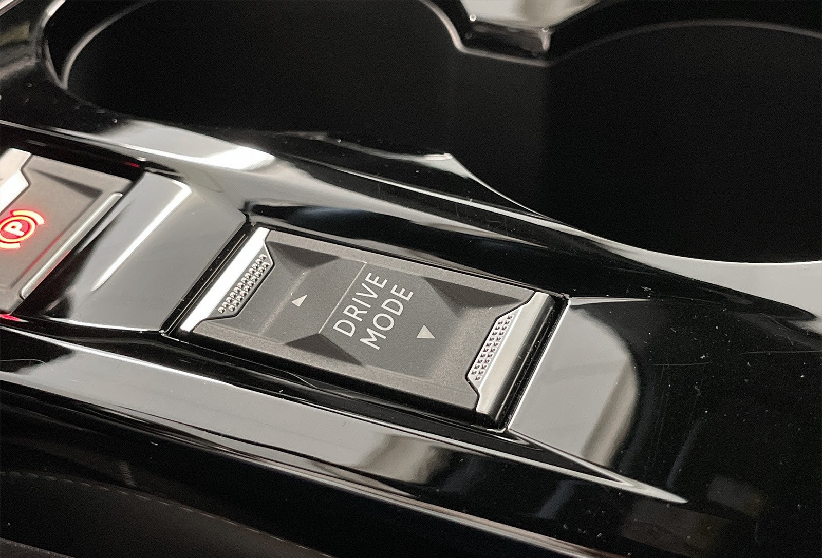 PEUGEOT E-2008 156 CH GT - Image 13