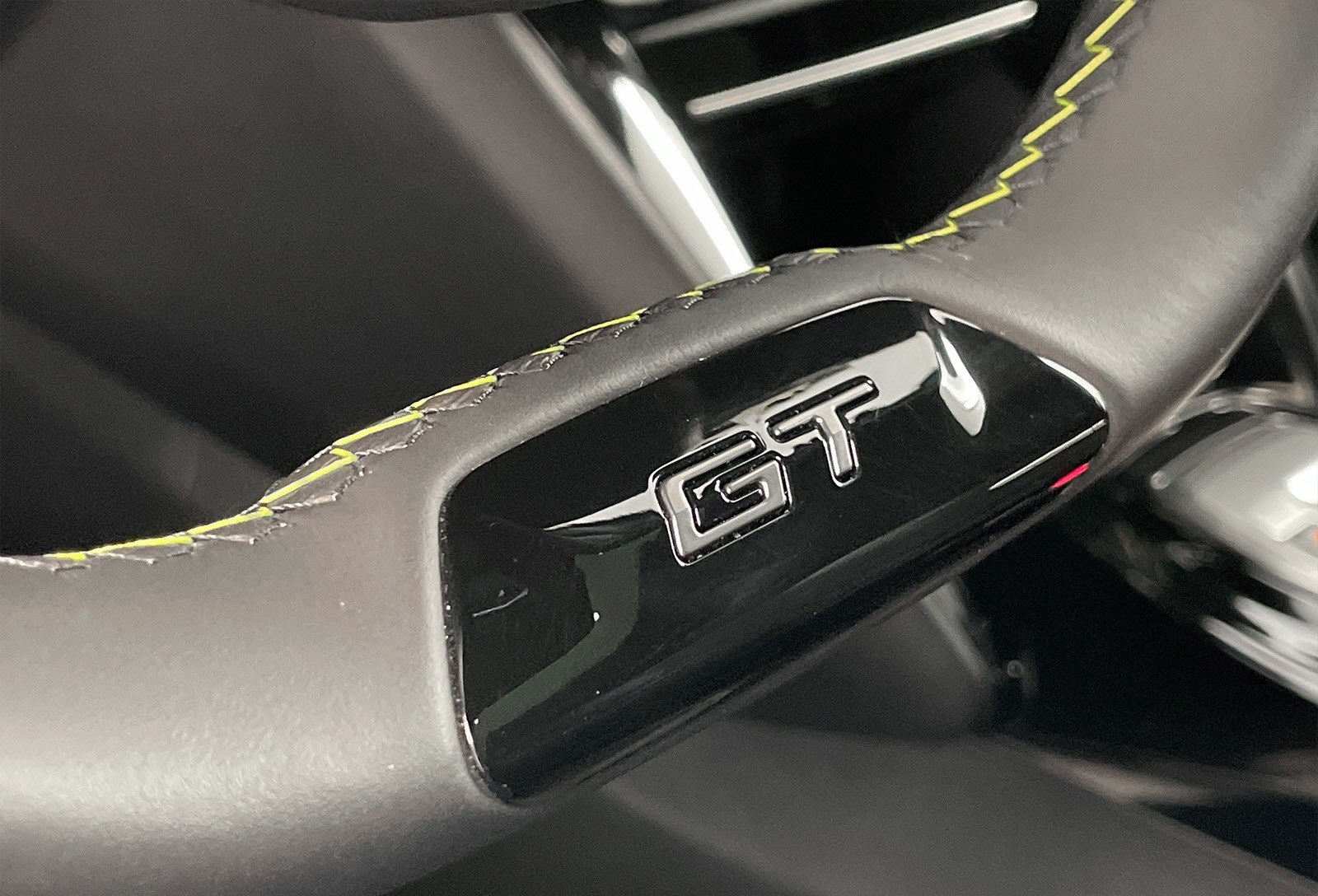 PEUGEOT E-2008 156 CH GT - Image 15