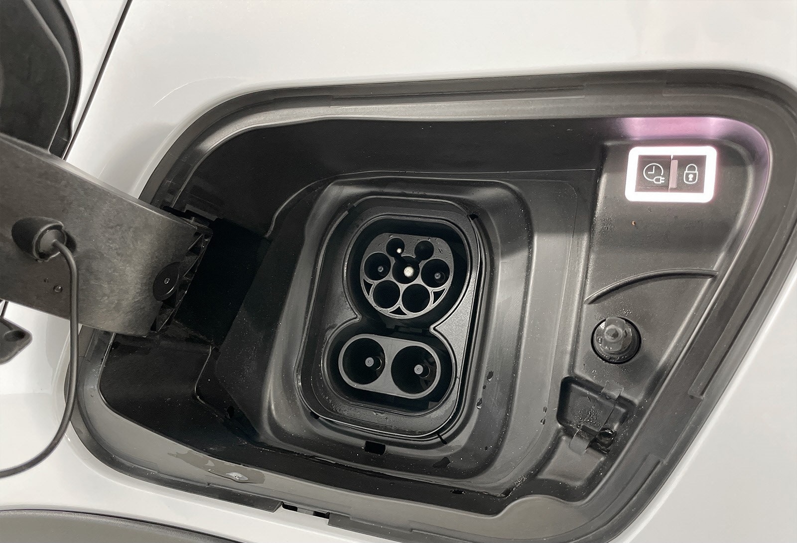 PEUGEOT E-2008 156 CH GT - Image 18
