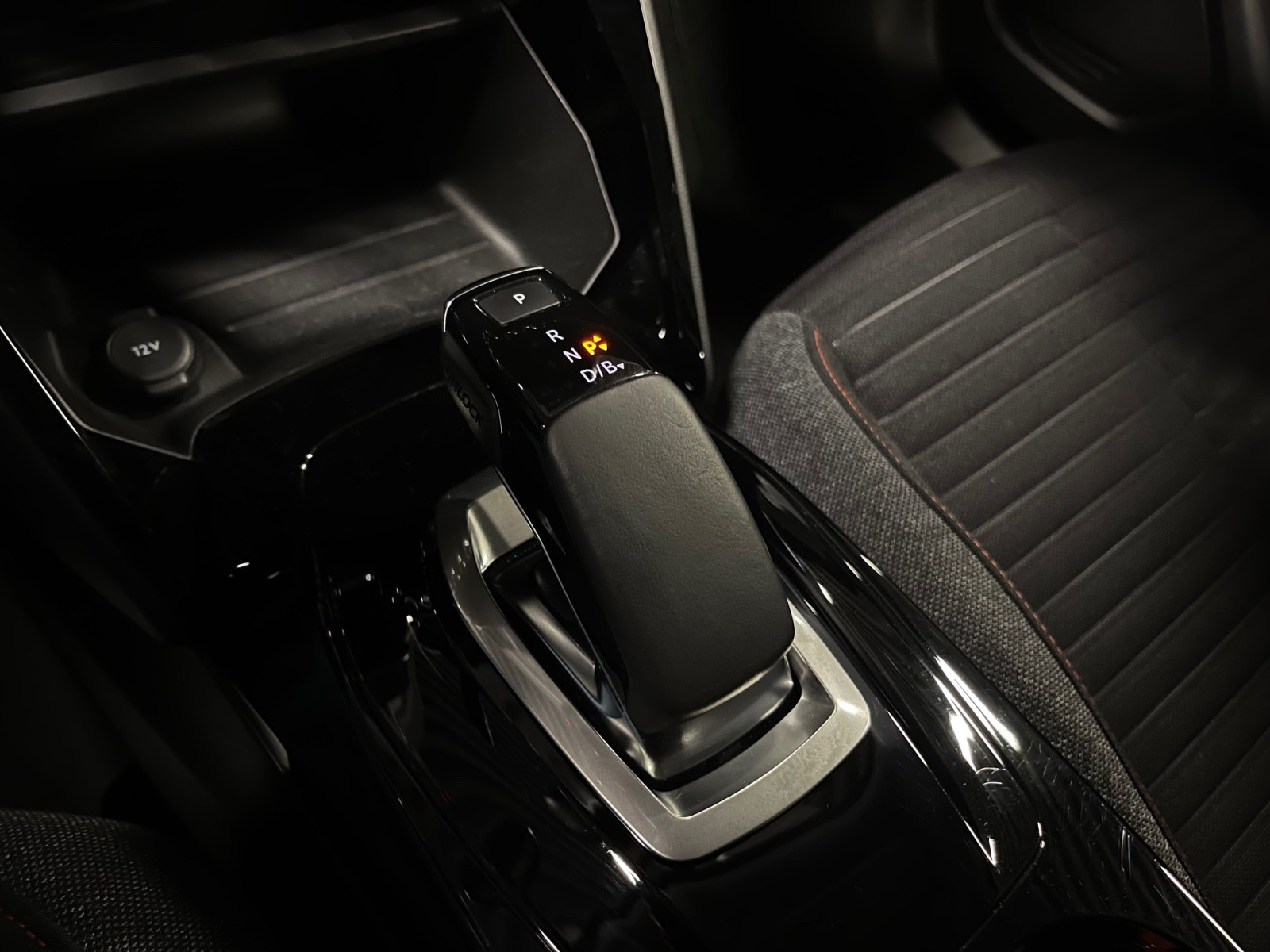 PEUGEOT 2008 II E-2008 ACTIVE PACK - Image 17
