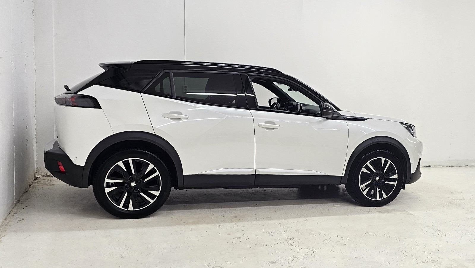 PEUGEOT 2008 II E-2008 136 CH GT LINE - Image 7