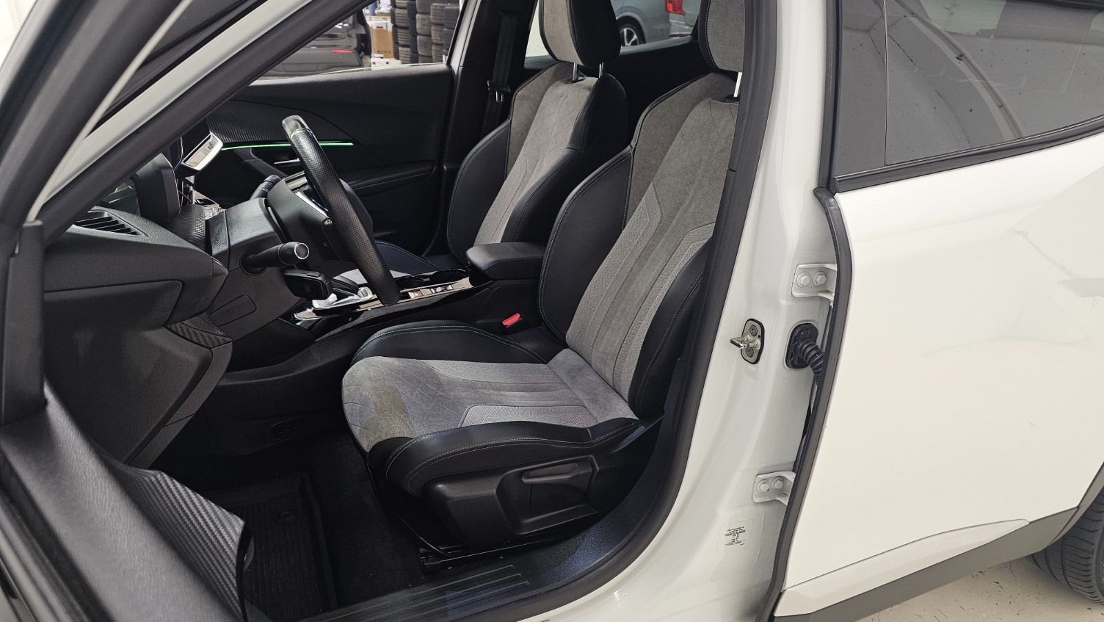 PEUGEOT 2008 II E-2008 136 CH GT LINE - Image 8