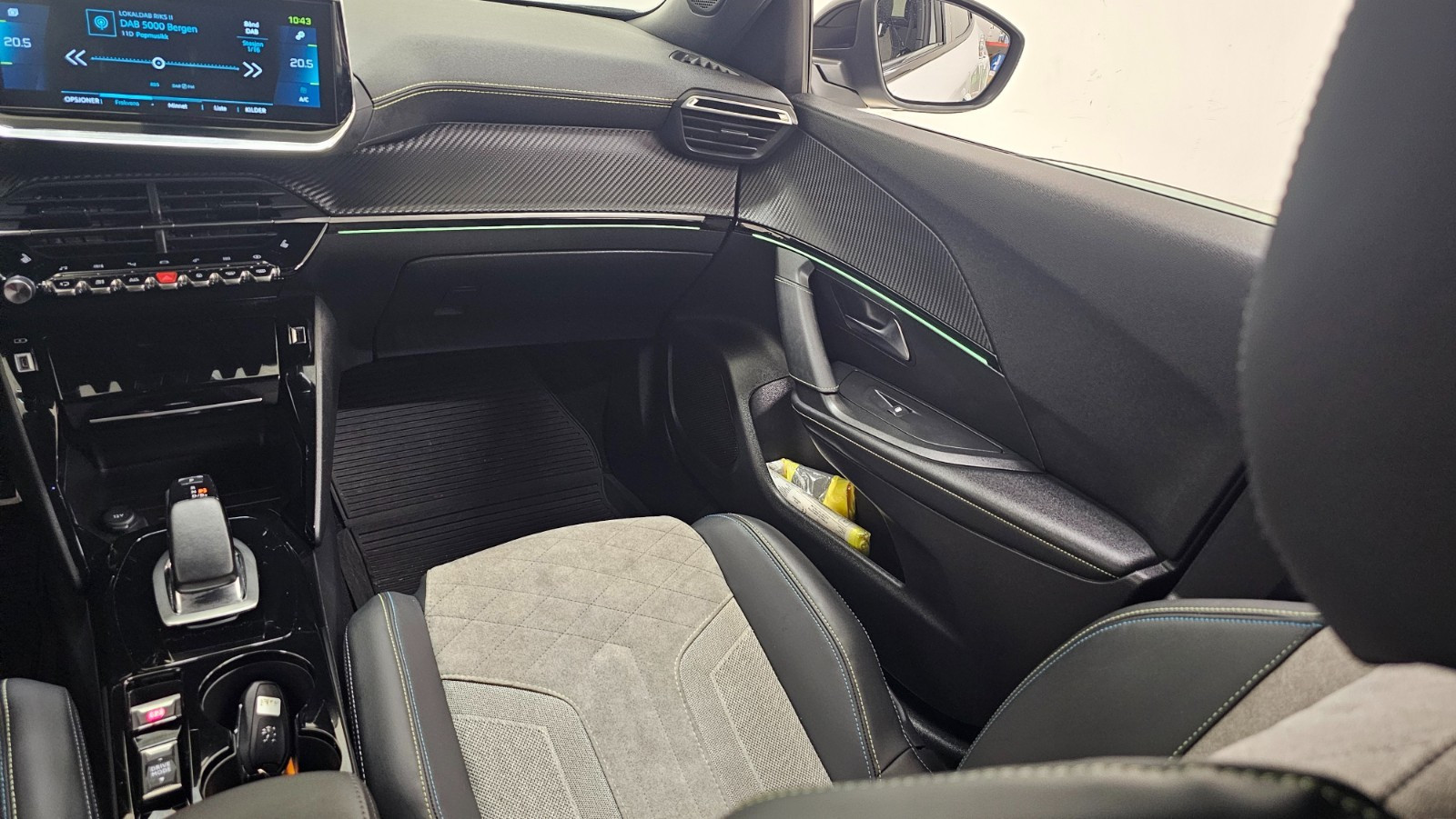 PEUGEOT 2008 II E-2008 136 CH GT LINE - Image 12