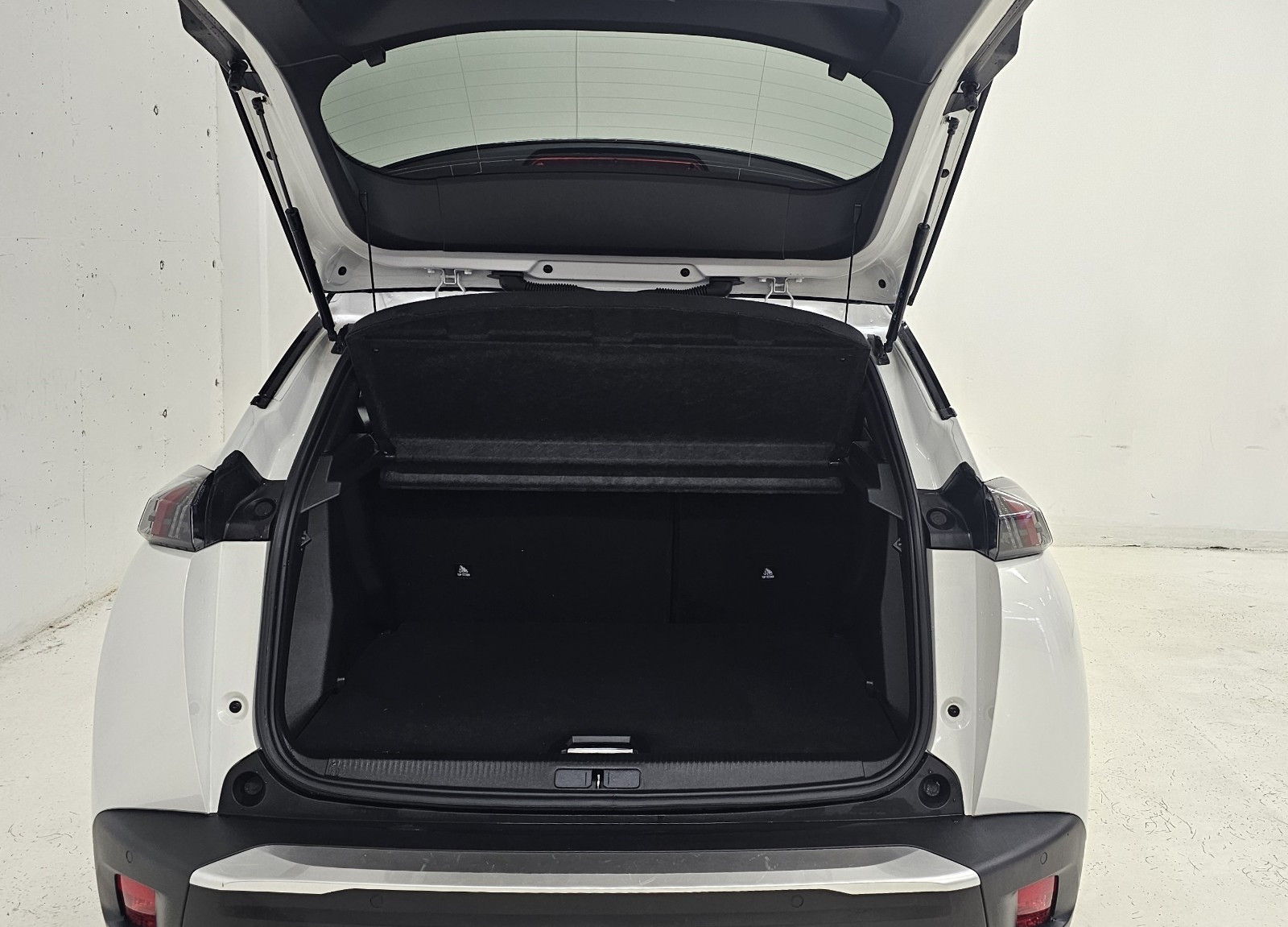PEUGEOT 2008 II E-2008 136 CH GT LINE - Image 16