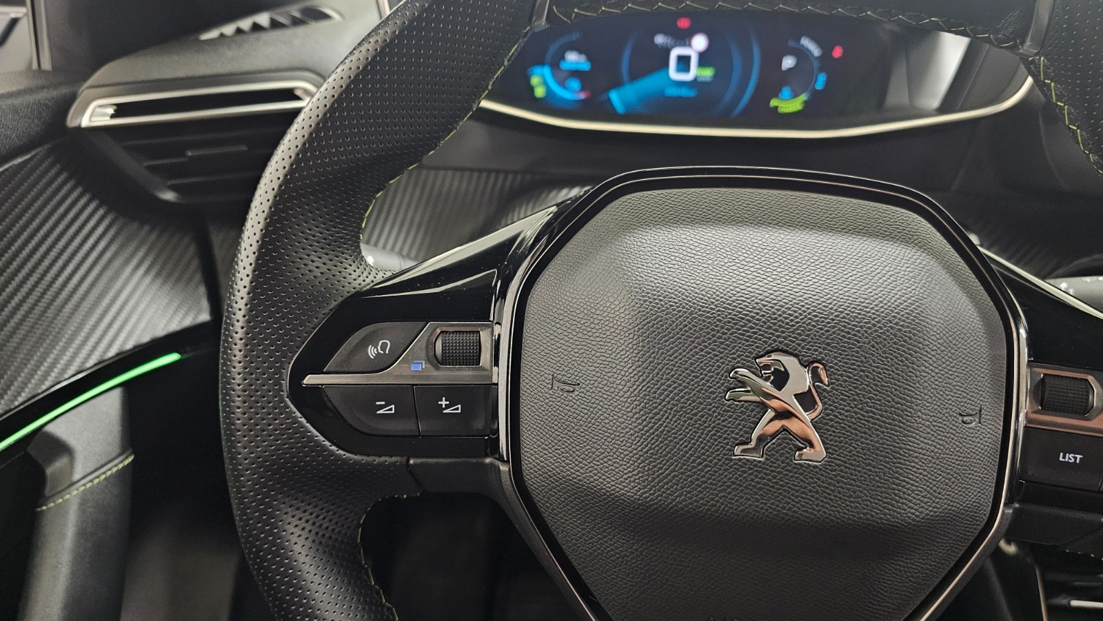 PEUGEOT 2008 II E-2008 136 CH GT LINE - Image 17