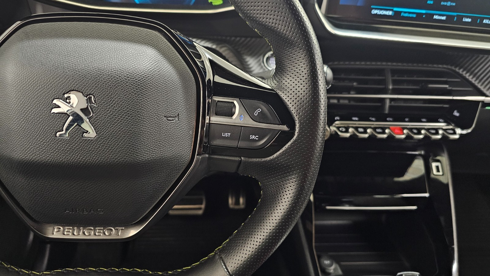 PEUGEOT 2008 II E-2008 136 CH GT LINE - Image 18