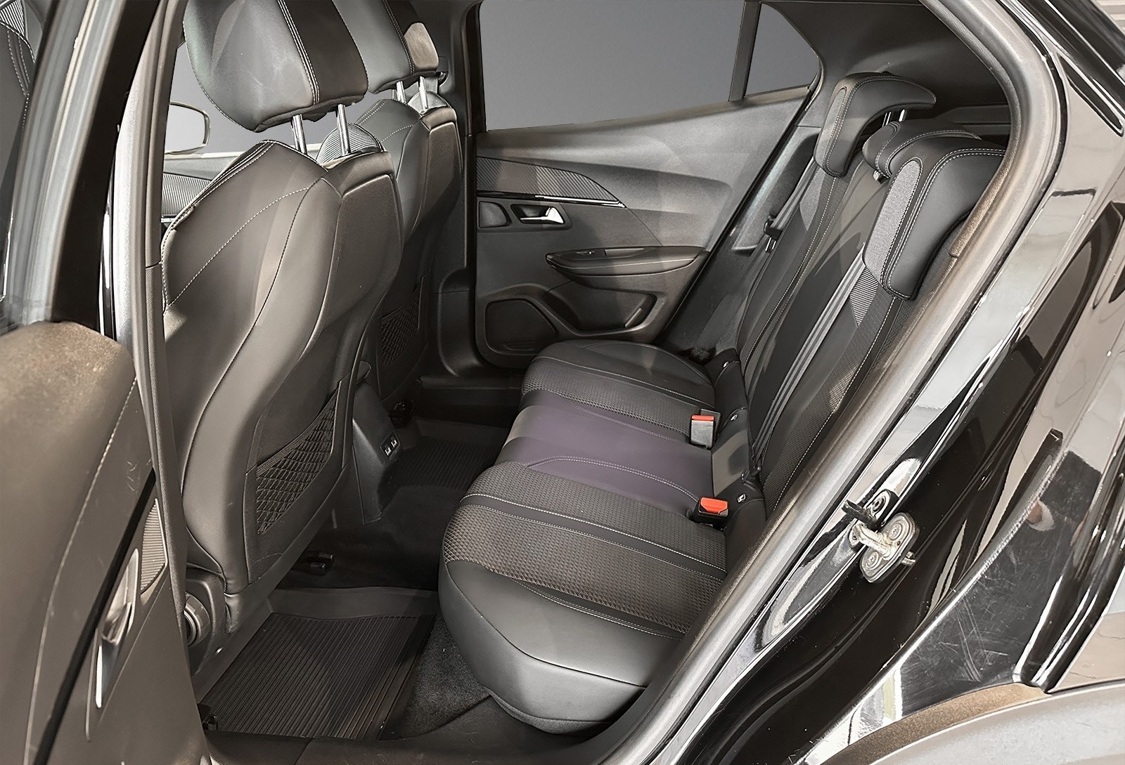 PEUGEOT 2008 II E-2008 136 CH GT - Image 10