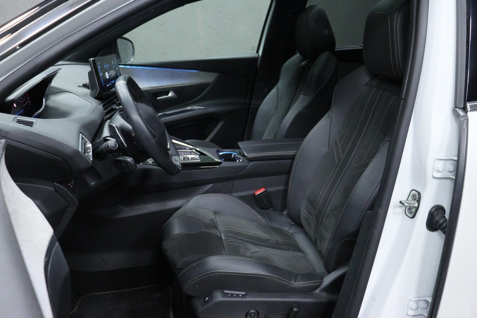 PEUGEOT 5008 II 2.0 BLUEHDI 180 S&S GT PACK EAT8 - Image 10