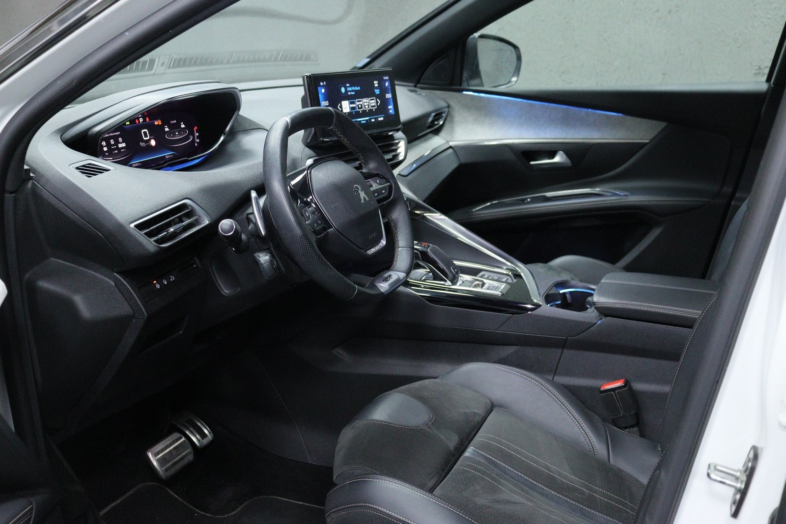 PEUGEOT 5008 II 2.0 BLUEHDI 180 S&S GT PACK EAT8 - Image 11