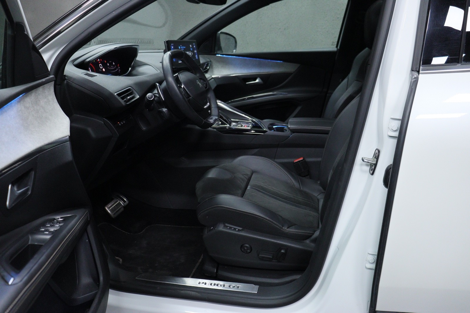 PEUGEOT 5008 II 2.0 BLUEHDI 180 S&S GT PACK EAT8 - Image 12