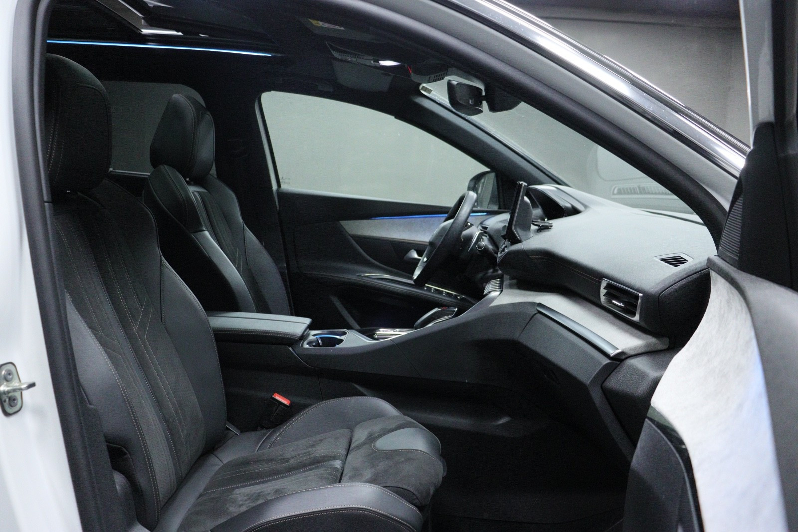 PEUGEOT 5008 II 2.0 BLUEHDI 180 S&S GT PACK EAT8 - Image 13